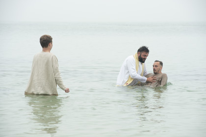 450 - Un baptême chrétien en mer